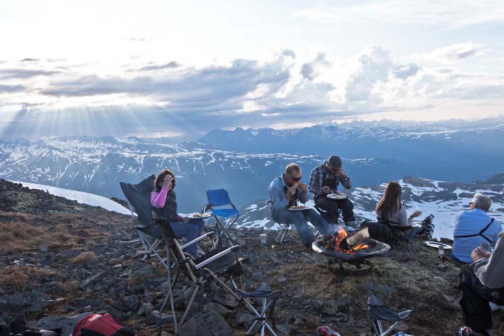 Abendessen auf dem Berg - ca. 22 Uhr Heliskiing - Kings and Corn - Dinner auf dem Berg - ca. 22 Uhr