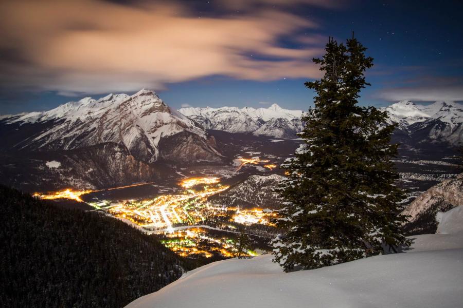 Blick auf Banff am Abend