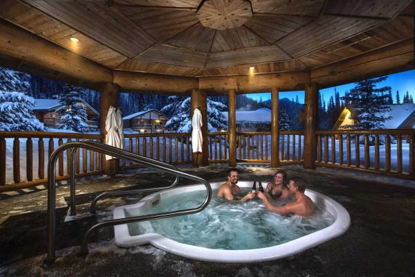 Last Frontier Heliskiing - Bell 2 Lodge - Jacuzzi