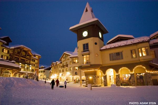 Sun Peaks Village am Abend